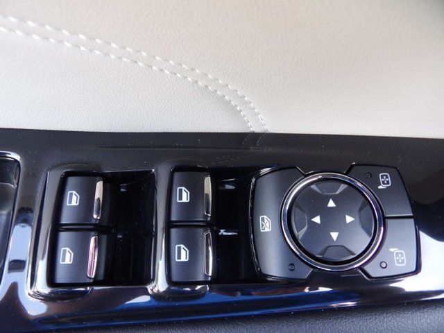 Used 2018 Ford Edge Titanium w/ Ford Safe & Smart Package FWD image 13
