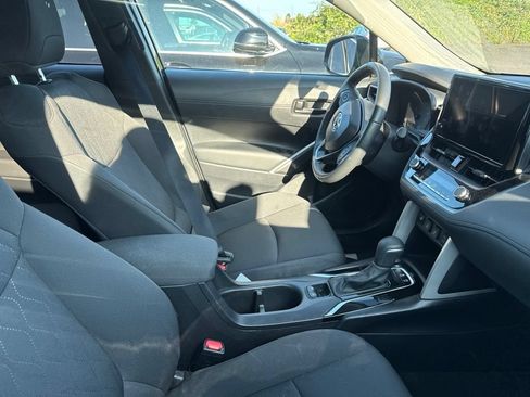 Used 2025 Toyota Corolla Cross LE AWD/4WD image 8