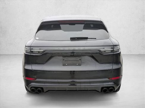 Used 2022 Porsche Cayenne Turbo image 6