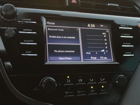 Used 2019 Toyota Camry LE FWD image 17