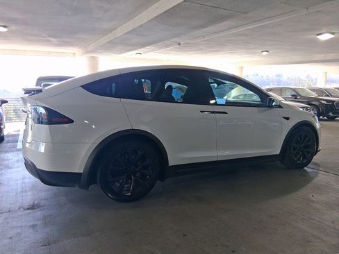 Used 2022 Tesla Model X AWD image 10