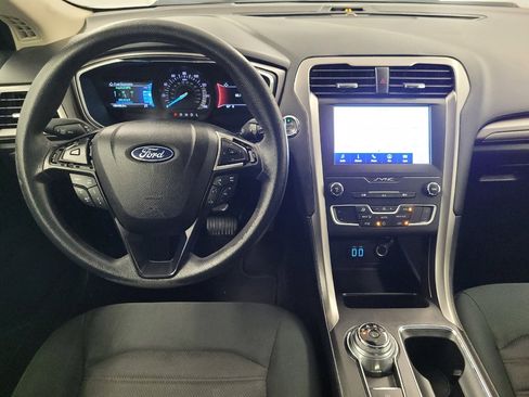 Used 2020 Ford Fusion SE FWD image 22