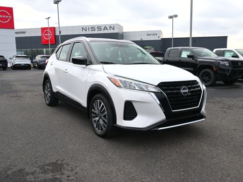 Certified 2023 Nissan Kicks SV image 2