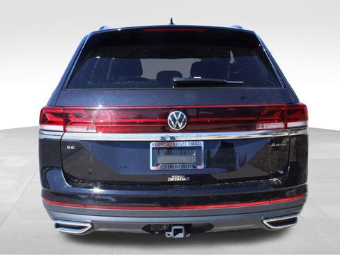 Used 2025 Volkswagen Atlas SE AWD/4WD image 14