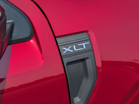New 2025 Ford Maverick XLT w/ XLT Luxury Package FWD image 16