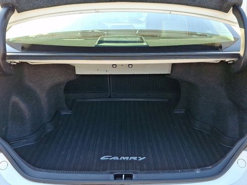 Used 2017 Toyota Camry SE image 17