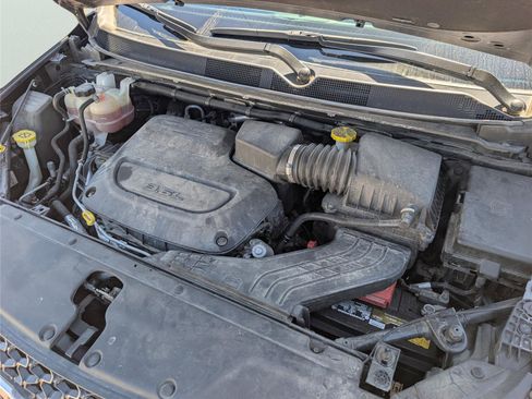 Used 2022 Chrysler Pacifica Touring-L image 37