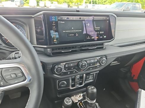 Used 2025 Jeep Wrangler Unlimited Sahara AWD/4WD image 19