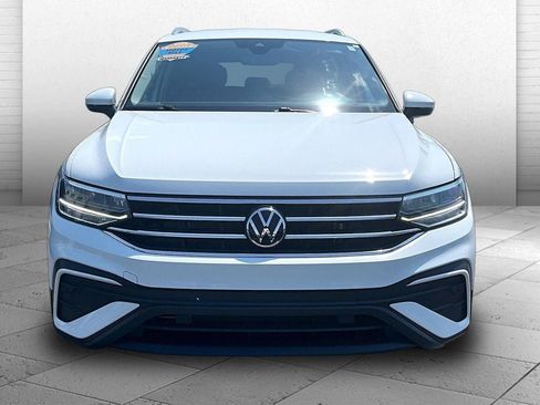 Used 2024 Volkswagen Tiguan SE FWD image 2