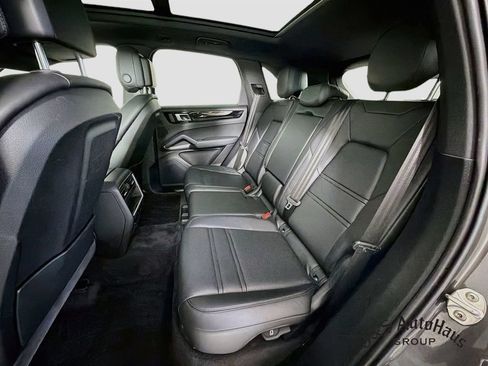 Used 2023 Porsche Cayenne AWD/4WD image 26