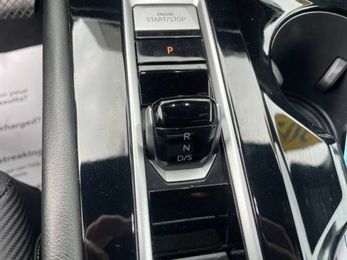 Used 2024 Volkswagen Atlas Cross Sport SE FWD image 15