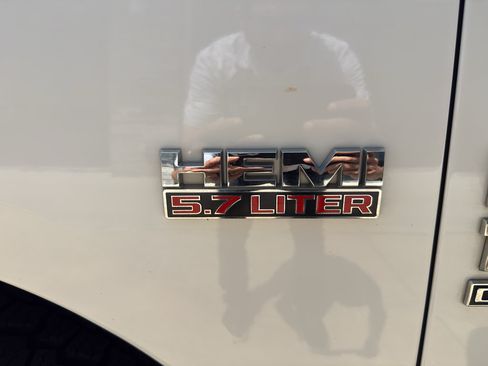 Used 2021 RAM 1500 Classic SLT w/ Luxury Group AWD/4WD image 12