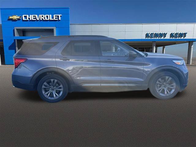 Used 2021 Ford Explorer XLT w/ Equipment Group 202A AWD/4WD image 3