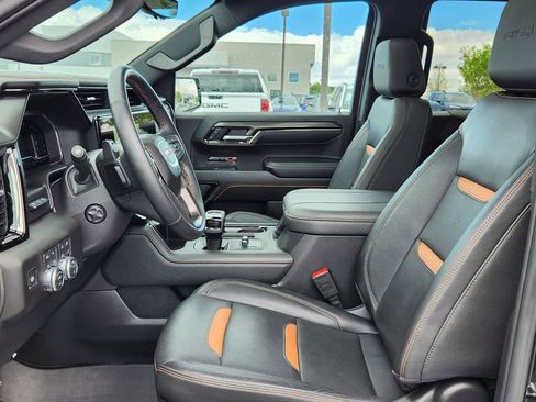 Used 2025 GMC Sierra 1500 AT4 w/ AT4 Premium Package AWD/4WD image 8