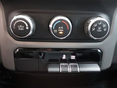 Used 2019 RAM 1500 Big Horn image 22