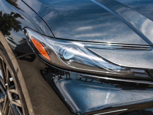 Used 2025 Toyota Camry SE FWD image 8