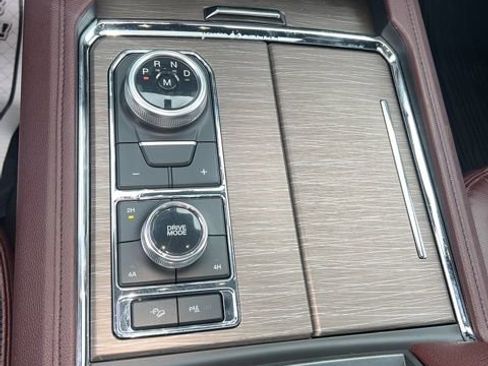 Used 2023 Ford Expedition Limited image 13