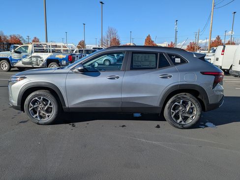 New 2026 Chevrolet Trax LT image 2