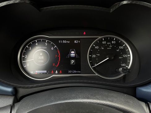Used 2025 Nissan Versa SV FWD image 33