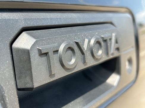 Used 2020 Toyota Tacoma TRD Off-Road AWD/4WD image 7