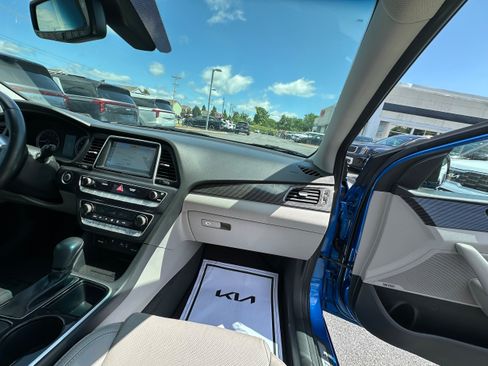 Used 2018 Hyundai Sonata Limited w/ Limited Ultimate Package 03 FWD image 16