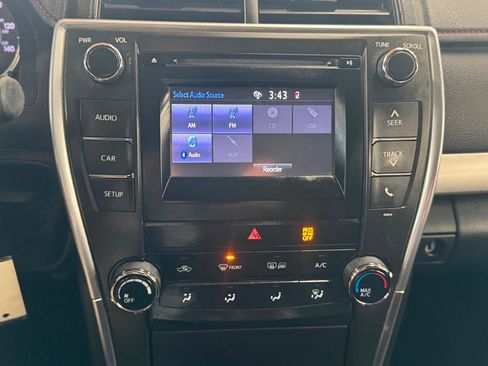 Used 2016 Toyota Camry SE image 27