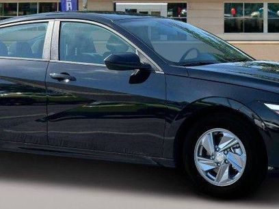 New 2025 Hyundai Elantra SE