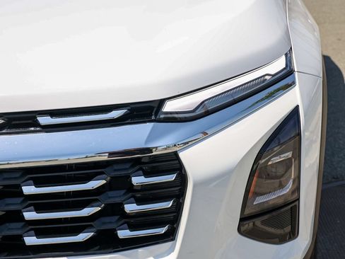 Used 2026 Chevrolet Equinox LT FWD image 10