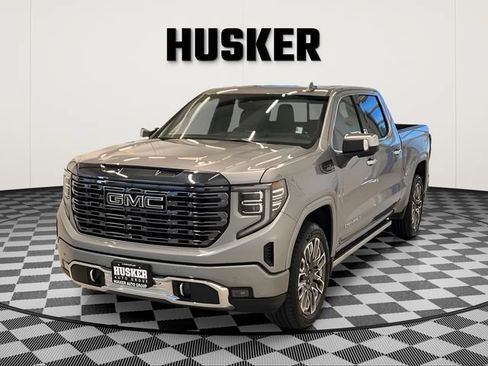 Used 2024 GMC Sierra 1500 Denali Ultimate AWD/4WD image 4