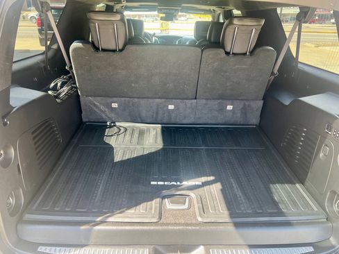Used 2017 Cadillac Escalade ESV Platinum image 25