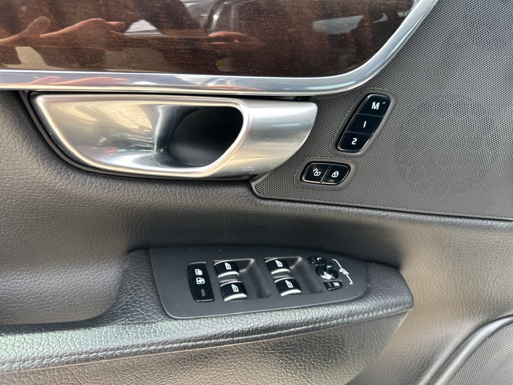 Used 2018 Volvo S90 T5 Momentum w/ Convenience Package FWD image 28