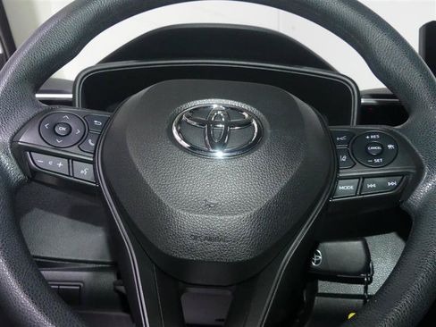 Used 2022 Toyota Corolla LE FWD image 29
