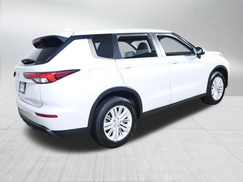 Used 2022 Mitsubishi Outlander ES AWD/4WD image 7