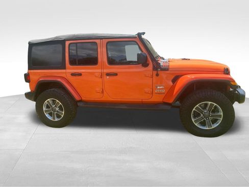 Used 2018 Jeep Wrangler Unlimited Sahara AWD/4WD image 27