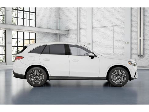 Used 2025 Mercedes-Benz GLC 350e 4MATIC image 2