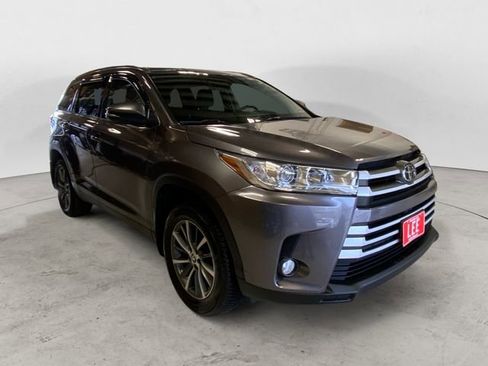 Used 2019 Toyota Highlander SE image 8