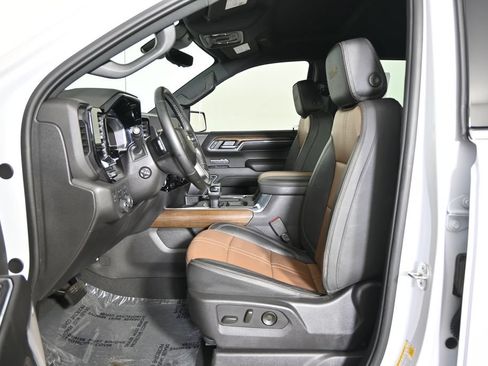 Used 2024 Chevrolet Silverado 1500 High Country w/ Technology Package AWD/4WD image 21