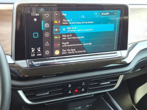 Used 2025 Volkswagen Atlas SE FWD image 17