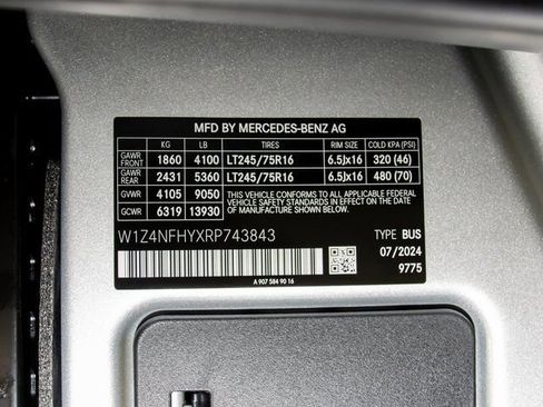 Used 2024 Mercedes-Benz Sprinter 2500 image 7