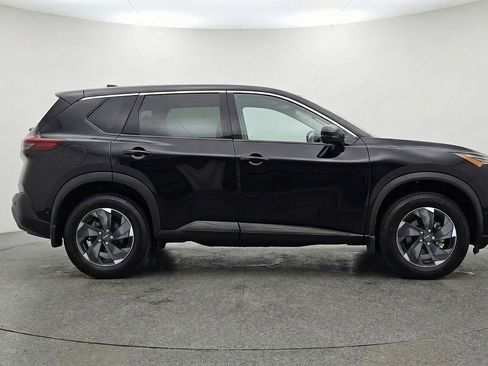 Used 2025 Nissan Rogue SV image 11