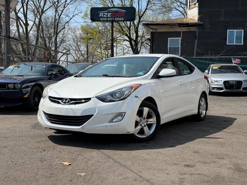 Used 2013 Hyundai Elantra GLS w/ Preferred Pkg image 2