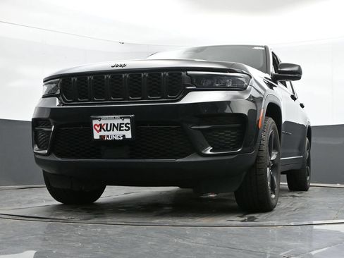 Used 2023 Jeep Grand Cherokee Altitude AWD/4WD image 43