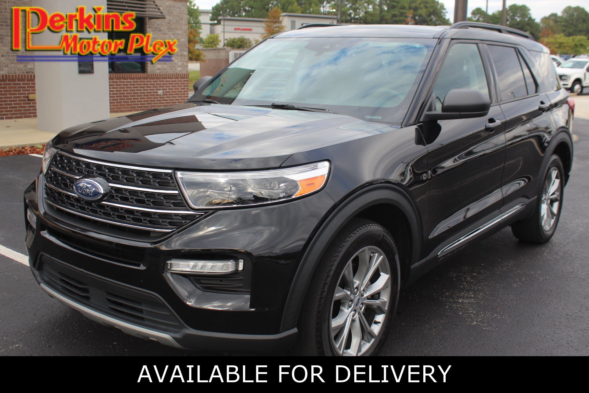 Used 2021 Ford Explorer XLT w/ Equipment Group 202A AWD/4WD image 1