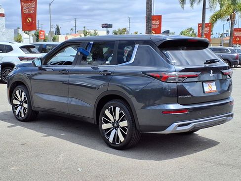Used 2025 Mitsubishi Outlander SE AWD/4WD image 4
