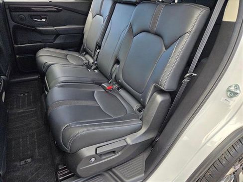 Used 2025 Honda Pilot Touring image 19