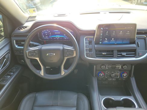Used 2023 Chevrolet Suburban RST RWD image 18