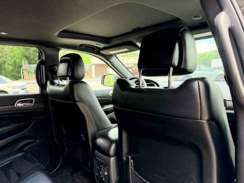 Used 2018 Jeep Grand Cherokee Altitude AWD/4WD image 18