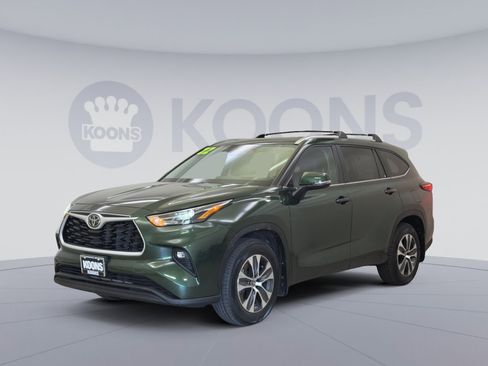 Used 2023 Toyota Highlander XLE AWD/4WD image 5