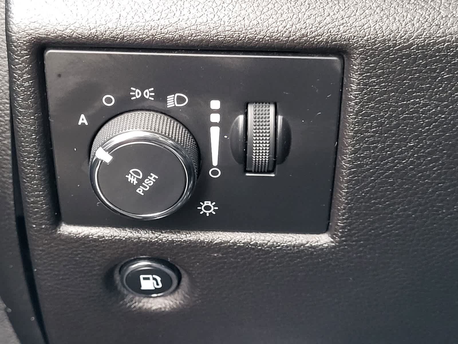 Used 2017 Jeep Grand Cherokee Altitude AWD/4WD image 29