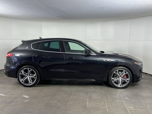 Used 2019 Maserati Levante Trofeo image 8